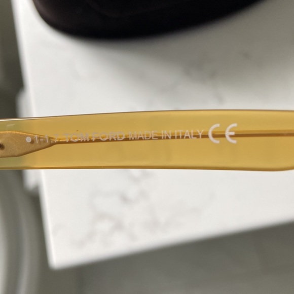 Like New! Tom Ford, Gorgeous pair of sunglasses with case, model# TF503 - Picture 5 of 8